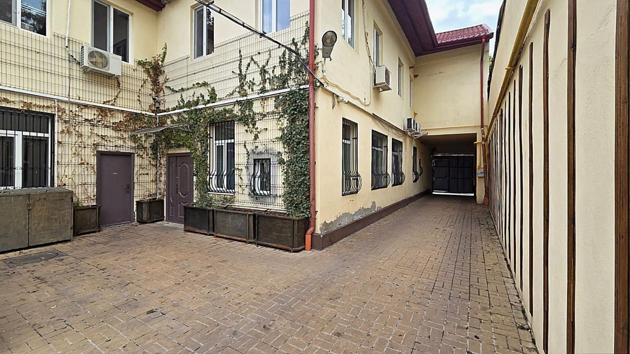 Vanzare imobil Calea Mosilor Eminescu 1148 mp venit anual 67.000 euro