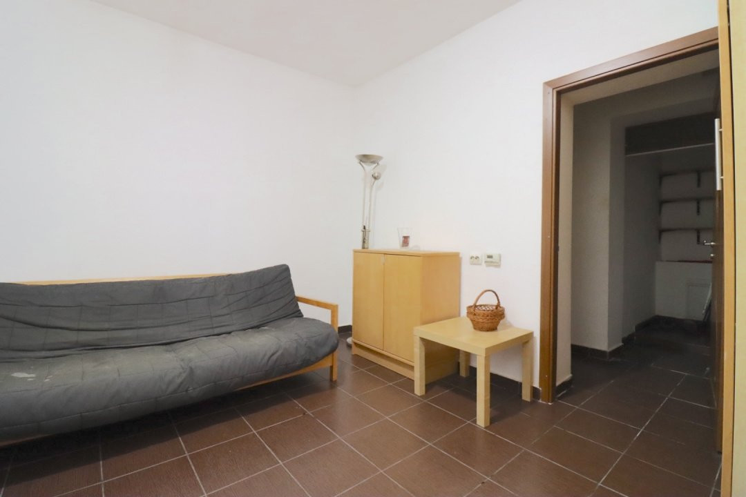 Apartament de vânzare cu 4 camere- curte – Cotroceni - metrou Eroilor/Grozăvești