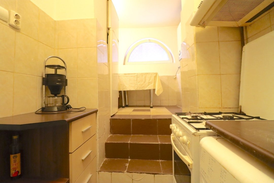 Apartament de vânzare cu 4 camere- curte – Cotroceni - metrou Eroilor/Grozăvești