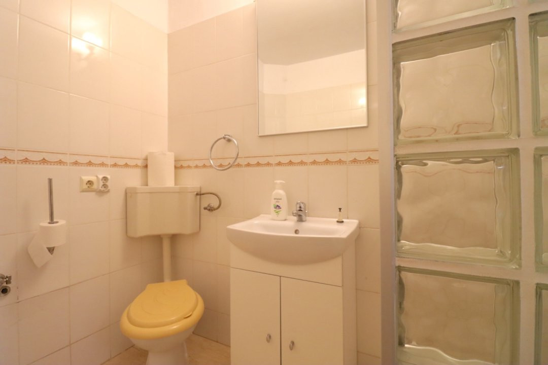 Apartament de vânzare cu 4 camere- curte – Cotroceni - metrou Eroilor/Grozăvești