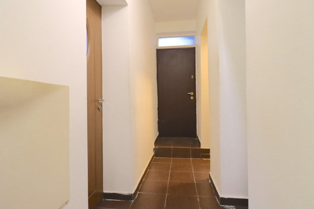 Apartament de vânzare cu 4 camere- curte – Cotroceni - metrou Eroilor/Grozăvești