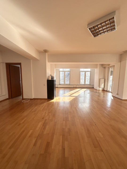 SPATIU BIROURI IN ZONA EROILOR - GROZAVESTI