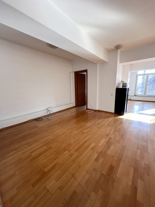 SPATIU BIROURI IN ZONA EROILOR - GROZAVESTI