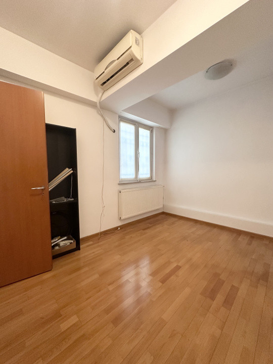 SPATIU BIROURI IN ZONA EROILOR - GROZAVESTI