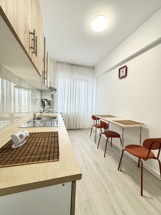 Apartament cu terasă, centrala proprie, spatios
