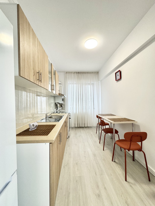 Apartament cu terasă, centrala proprie, spatios