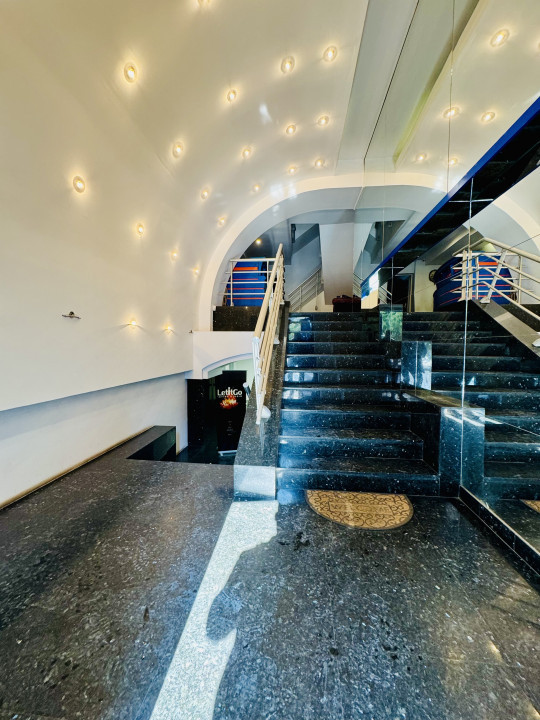 De Inchiriat Cladire Birouri stradal, Ideal sediu, Clinica, Birouri, Showroom