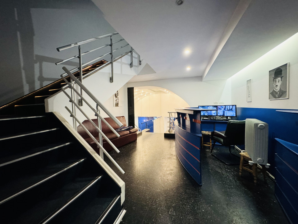 De Inchiriat Cladire Birouri stradal, Ideal sediu, Clinica, Birouri, Showroom