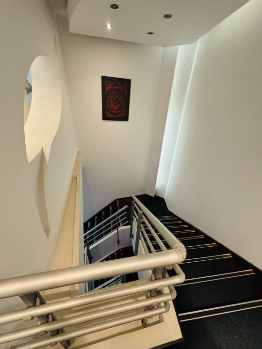 De Inchiriat Cladire Birouri stradal, Ideal sediu, Clinica, Birouri, Showroom