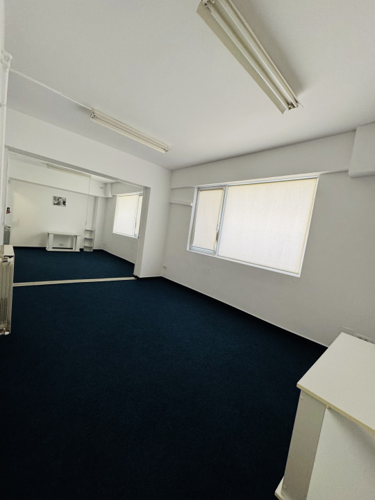 De Inchiriat Cladire Birouri stradal, Ideal sediu, Clinica, Birouri, Showroom