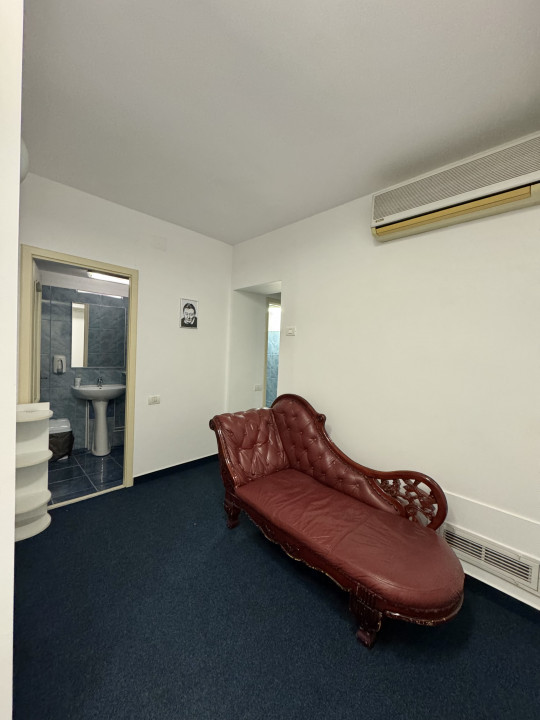 De Inchiriat Cladire Birouri stradal, Ideal sediu, Clinica, Birouri, Showroom