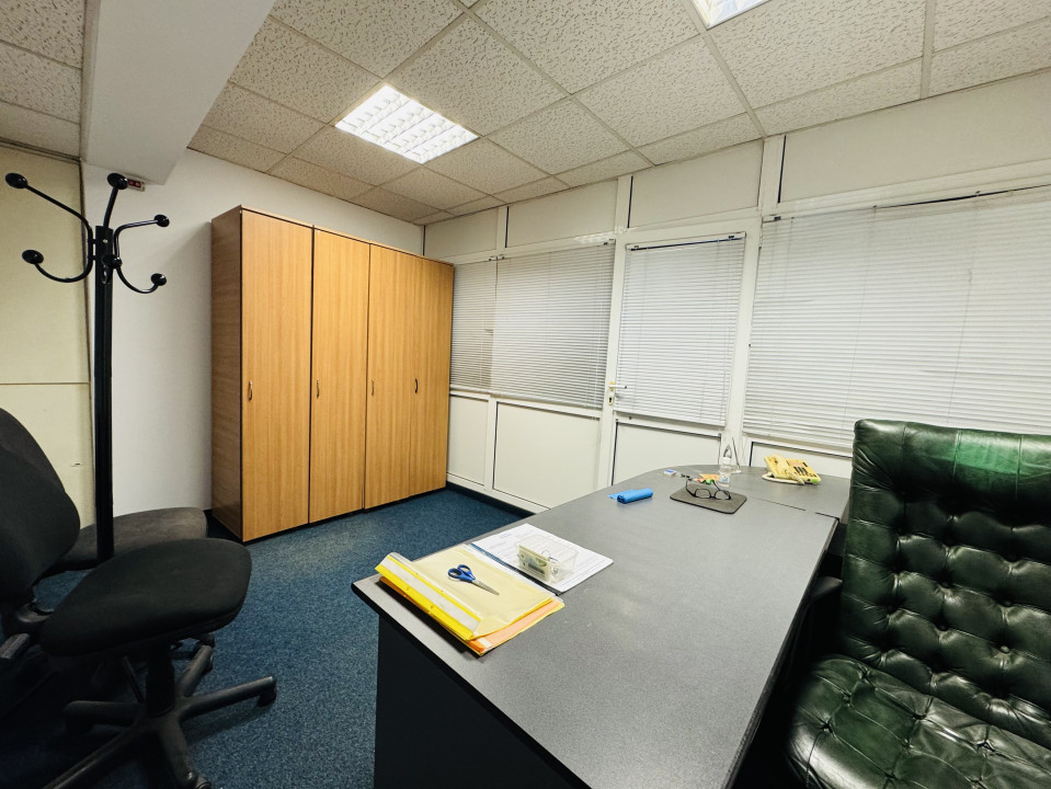 De Inchiriat Cladire Birouri stradal, Ideal sediu, Clinica, Birouri, Showroom