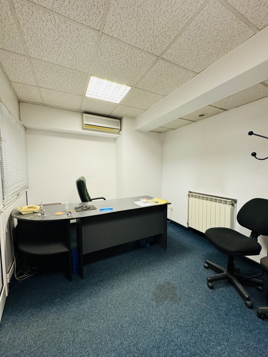 De Inchiriat Cladire Birouri stradal, Ideal sediu, Clinica, Birouri, Showroom