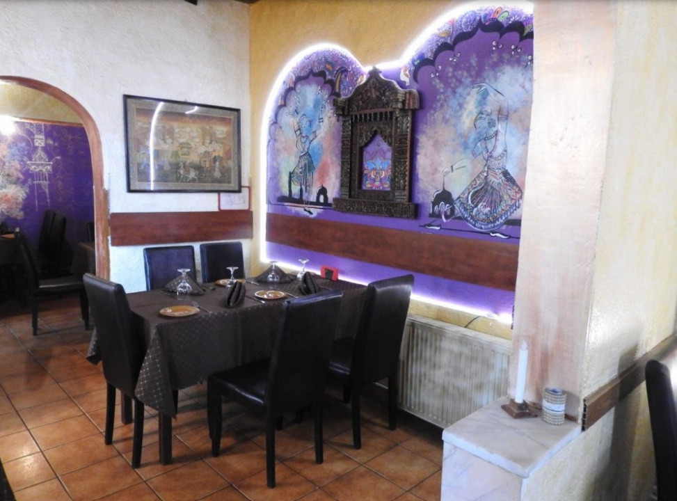 Locatie cunoscuta, situata central in  Foisorul de Foc, Mosilor, Traian, Dacia