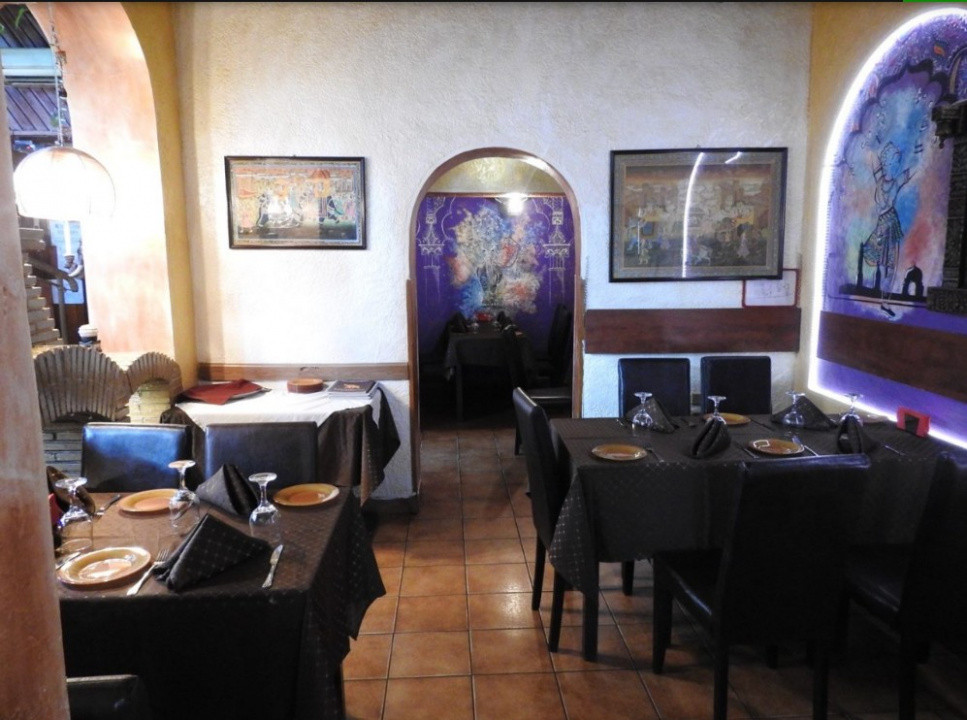 Locatie cunoscuta, situata central in  Foisorul de Foc, Mosilor, Traian, Dacia