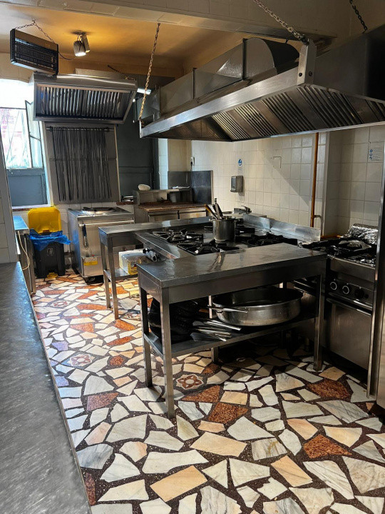 Locatie cunoscuta, situata central in  Foisorul de Foc, Mosilor, Traian, Dacia