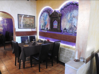Locatie cunoscuta, situata central in  Foisorul de Foc, Mosilor, Traian, Dacia