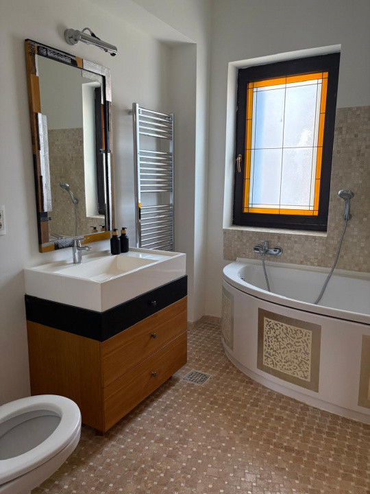 Vila exclusivistă cu 6 camere, piscina si grădină Băneasa