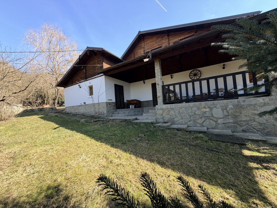 Refugiu Exclusivist Prahova Casa cu 5.2 ha, Panoramă Pârâu și Potențial Turistic