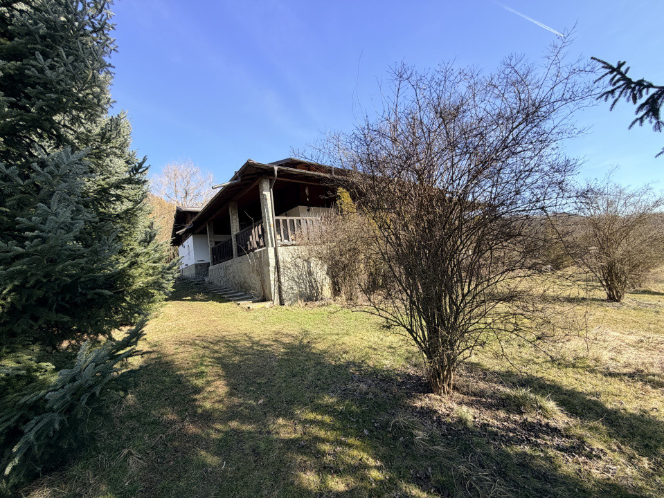 Refugiu Exclusivist Prahova Casa cu 5.2 ha, Panoramă Pârâu și Potențial Turistic