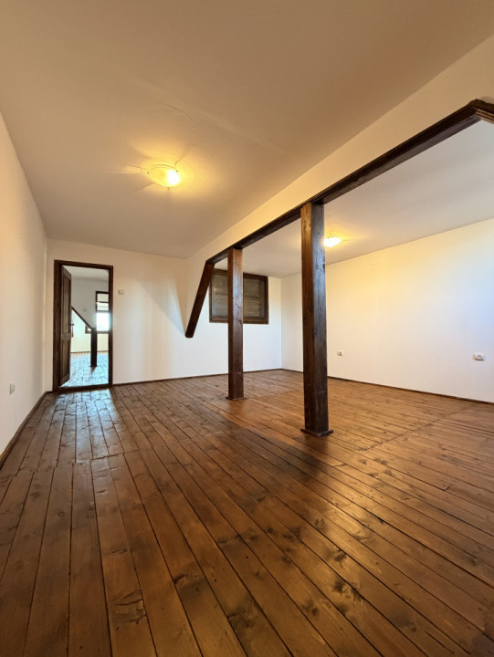 Refugiu Exclusivist Prahova Casa cu 5.2 ha, Panoramă Pârâu și Potențial Turistic