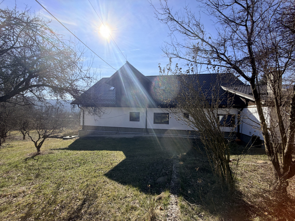 Refugiu Exclusivist Prahova Casa cu 5.2 ha, Panoramă Pârâu și Potențial Turistic