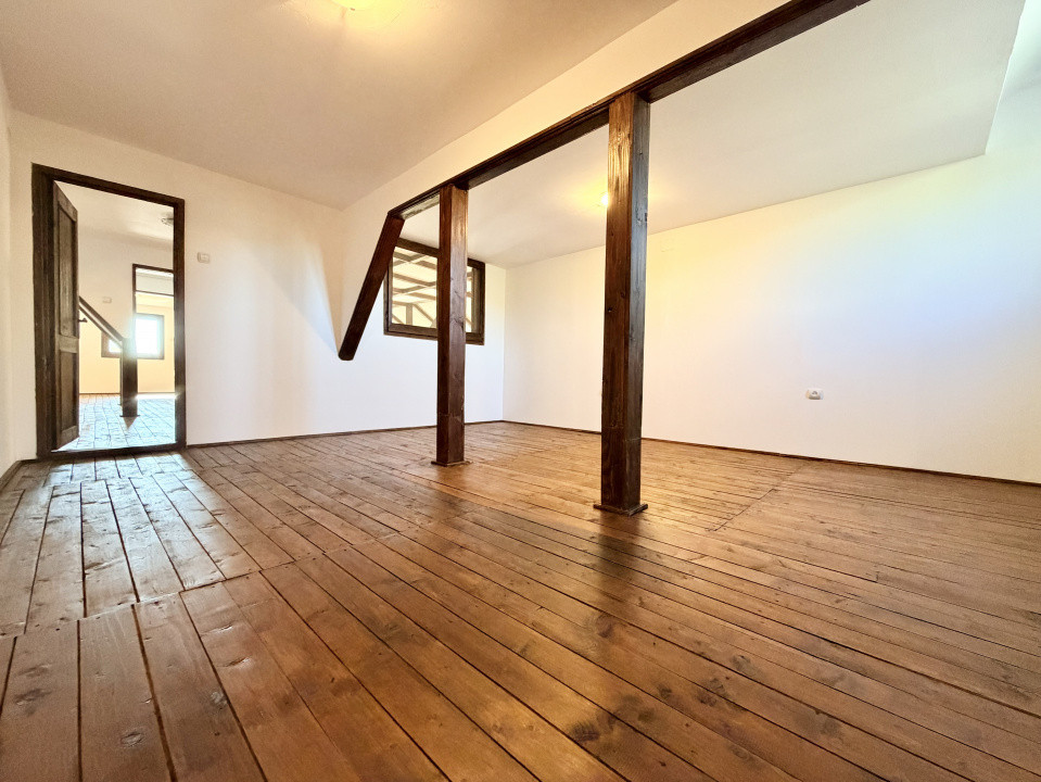 Refugiu Exclusivist Prahova Casa cu 5.2 ha, Panoramă Pârâu și Potențial Turistic