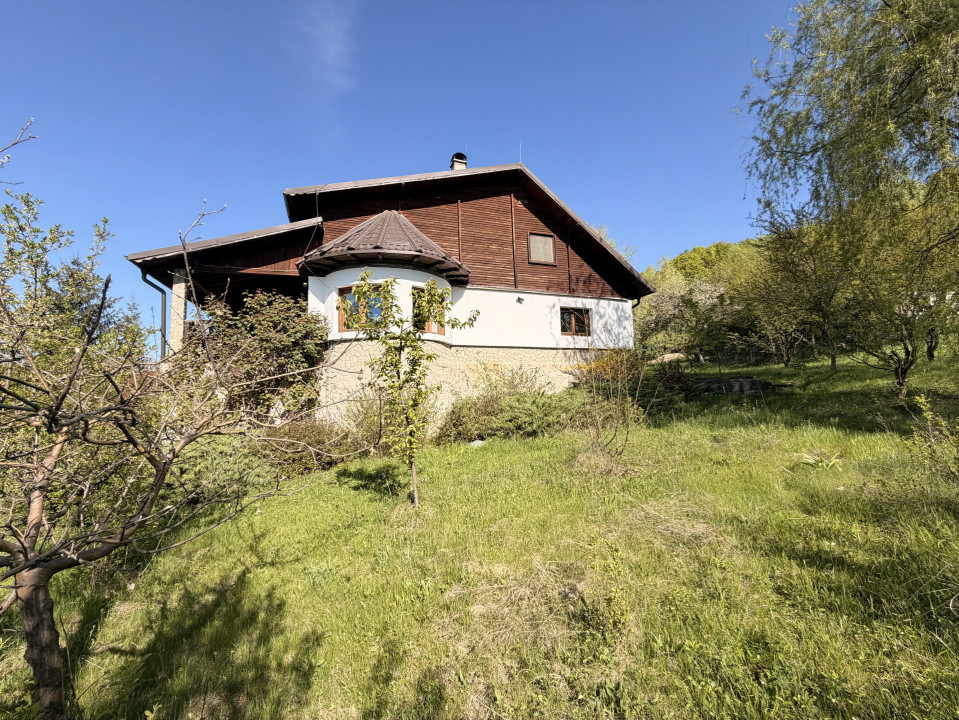 Refugiu Exclusivist Prahova Casa cu 5.2 ha, Panoramă Pârâu și Potențial Turistic