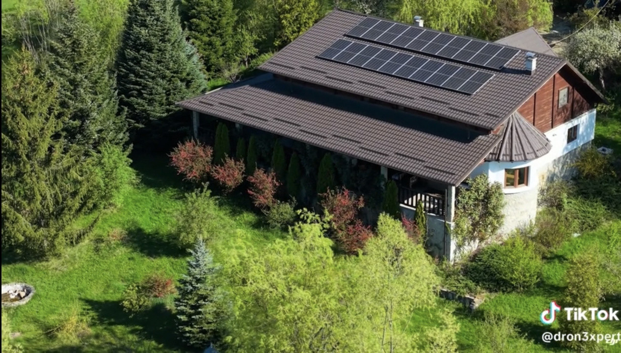 Refugiu Exclusivist Prahova Casa cu 5.2 ha, Panoramă Pârâu și Potențial Turistic