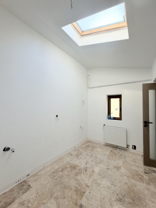 Spatiu pretabul birouri, Salon, Studio in  Mansarda Piata Romana