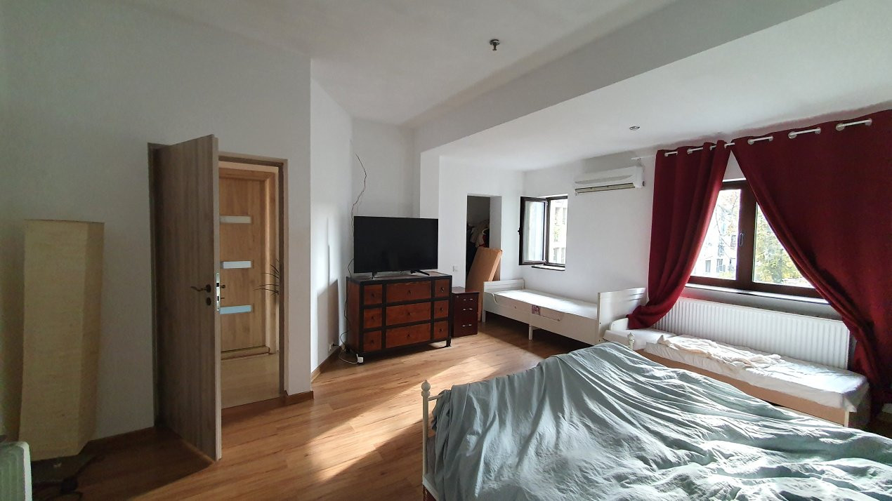 Casa de VANZARE in sector 5 Str. Antiaeriana resedinta sau after school