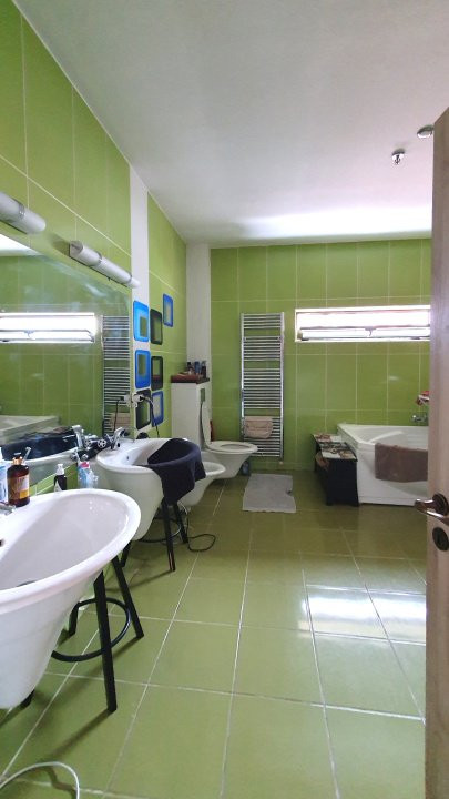 Casa de VANZARE in sector 5 Str. Antiaeriana resedinta sau after school