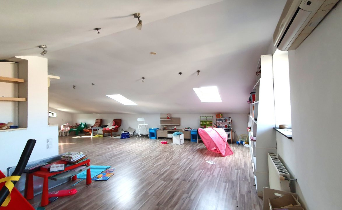 Casa de VANZARE in sector 5 Str. Antiaeriana resedinta sau after school