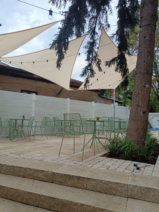 Calarasi Mantuleasa, zona de case, restaurant intim cu terasa si curte