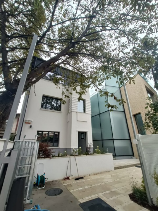 Calarasi Mantuleasa, zona de case, restaurant intim cu terasa si curte