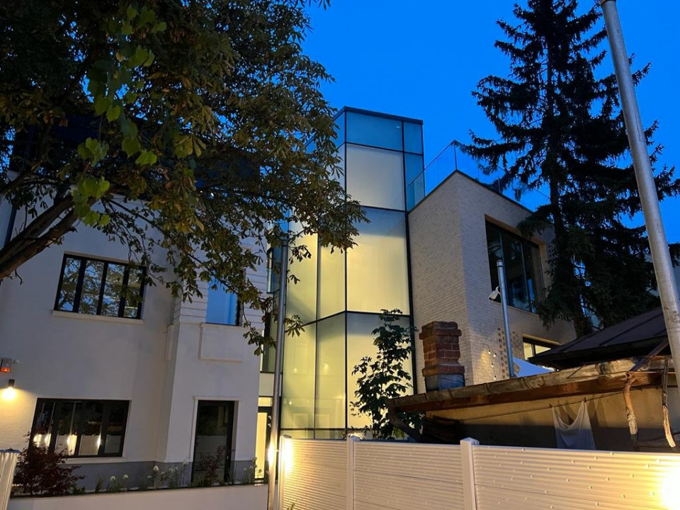 Calarasi Mantuleasa, zona de case, restaurant intim cu terasa si curte