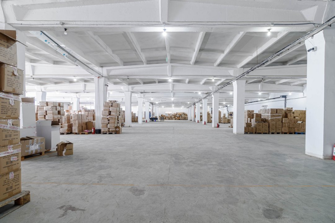 Spațiu industrial  – 3.540 mp utili, birouri 600 mp, randament în <10 ani!