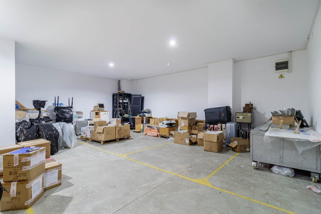 Spațiu industrial  – 3.540 mp utili, birouri 600 mp, randament în <10 ani!