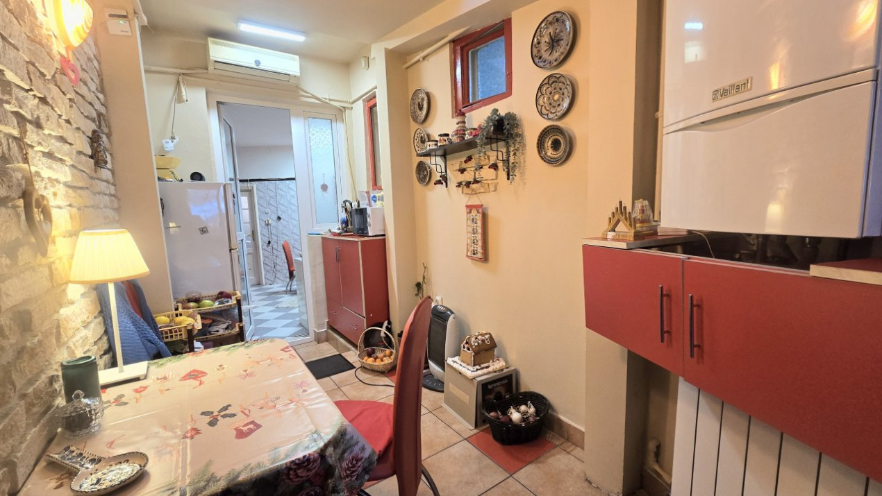 PARTER înalt în imobil ART DECO - PIAȚA SPANIEI