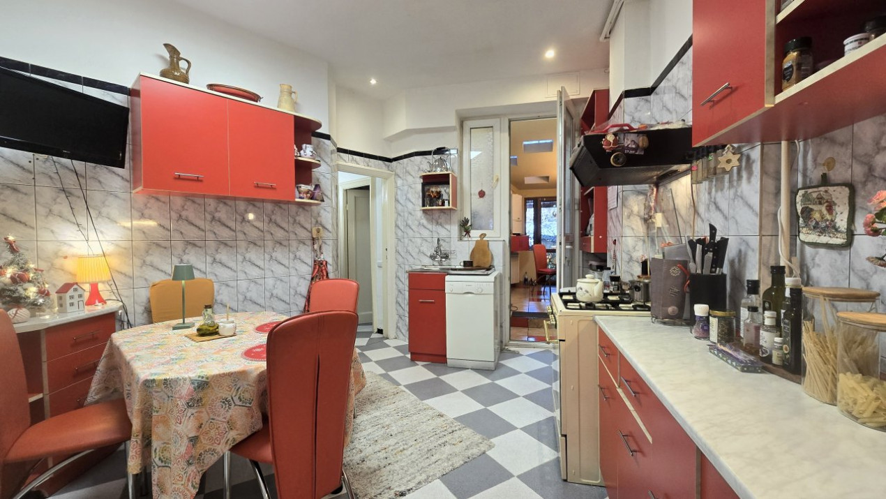 PARTER înalt în imobil ART DECO - PIAȚA SPANIEI