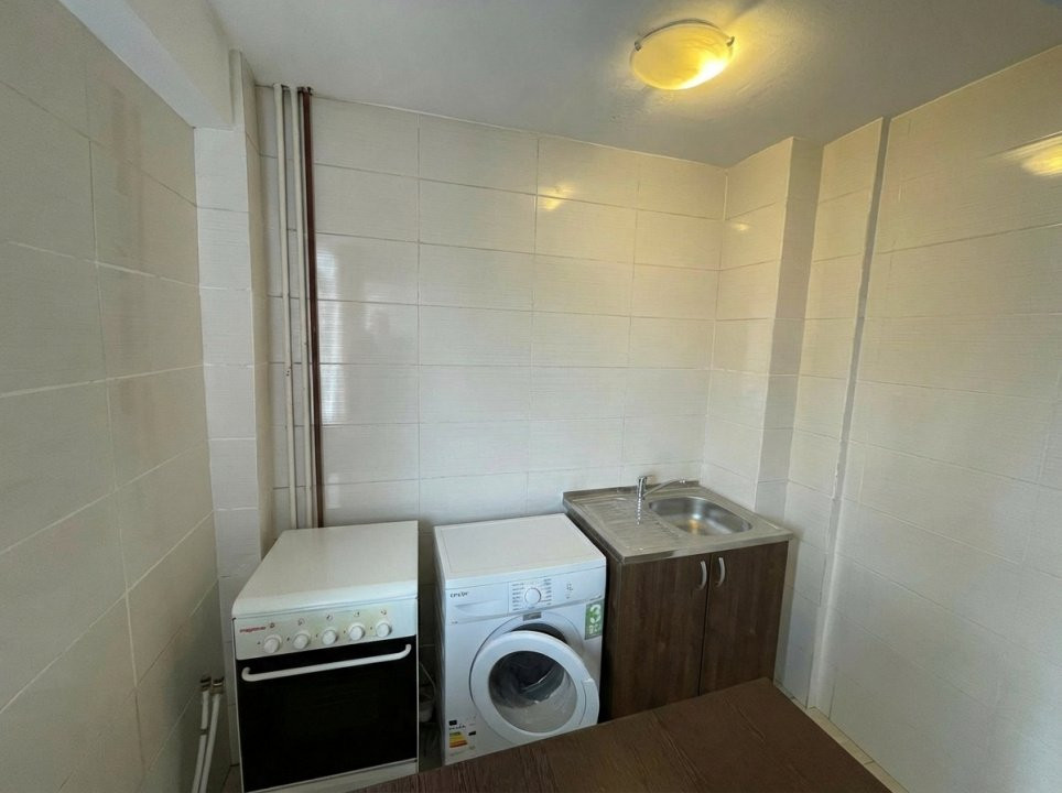 Auchan-Vitan Garsoniera 30 mp,mobilata si utilata,etaj 8