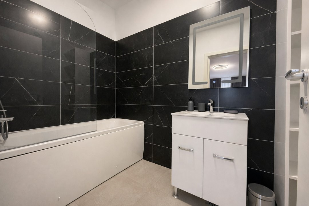 Prima Inchiriere! Apartament 3 camere cu loc de parcare subteran inclus.