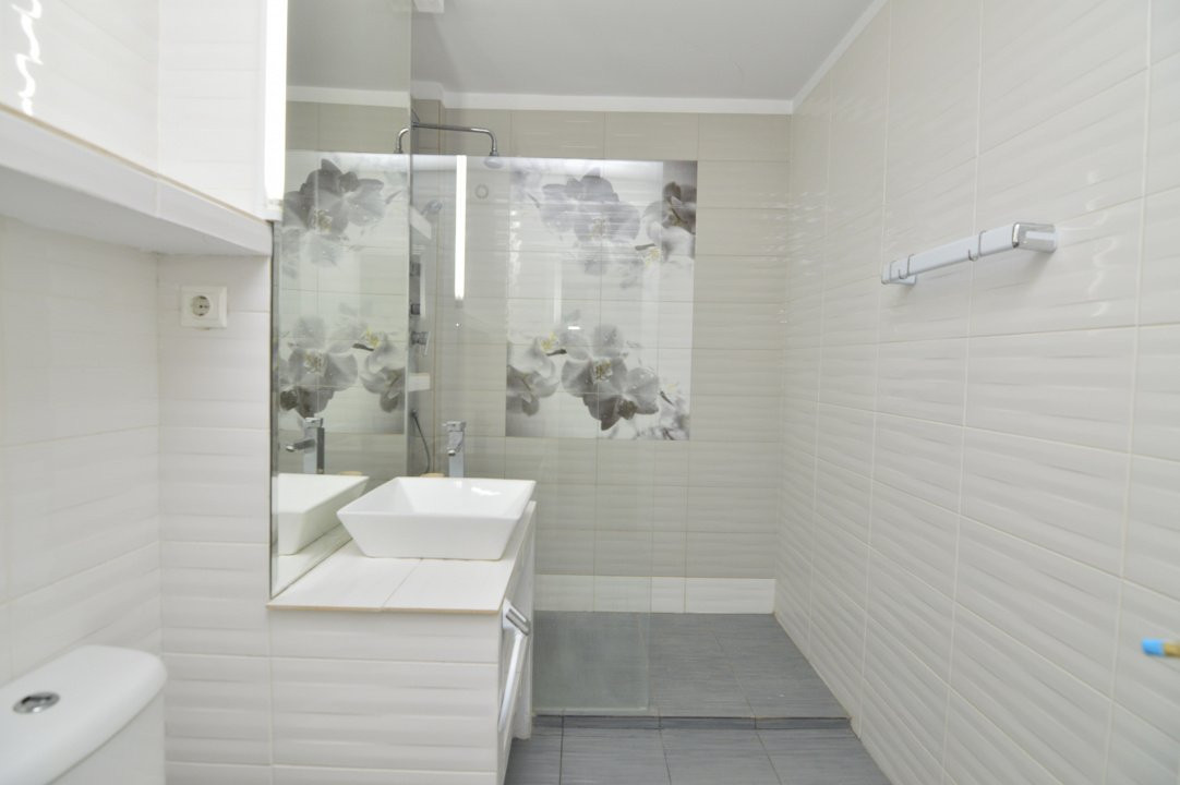 VANZARE APARTAMENT 3 CAMERE UNIRII - NERVA TRAIAN-BLOC LOTTO