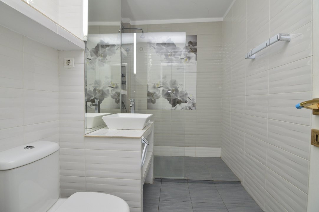 VANZARE APARTAMENT 3 CAMERE UNIRII - NERVA TRAIAN-BLOC LOTTO