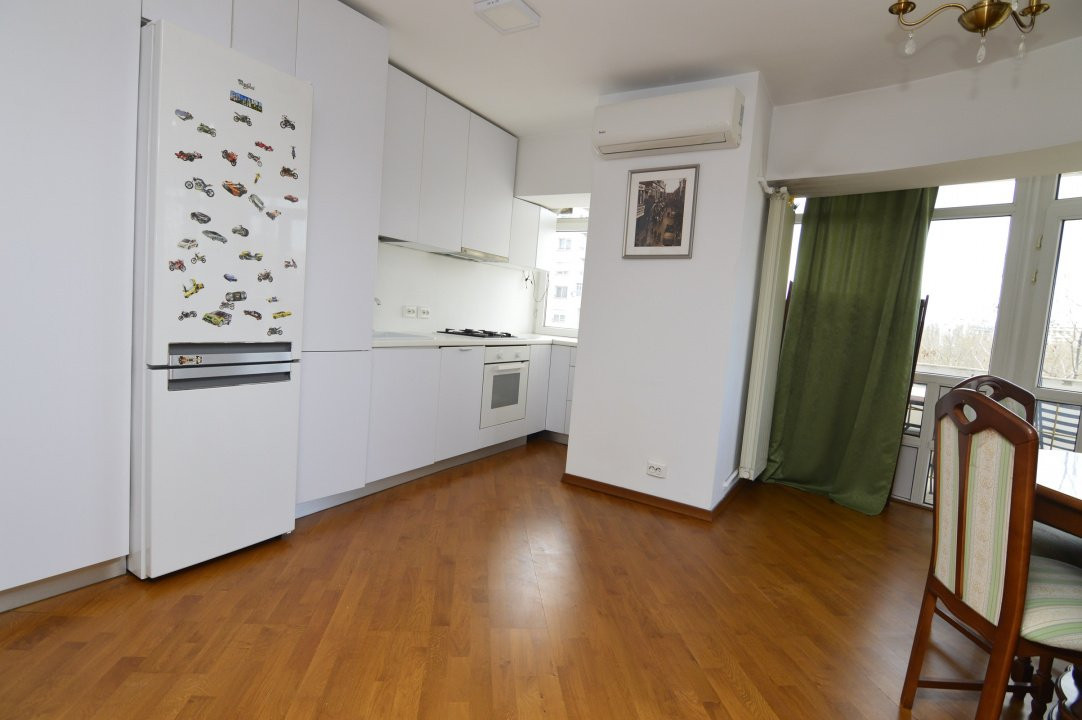 VANZARE APARTAMENT 3 CAMERE UNIRII - NERVA TRAIAN-BLOC LOTTO