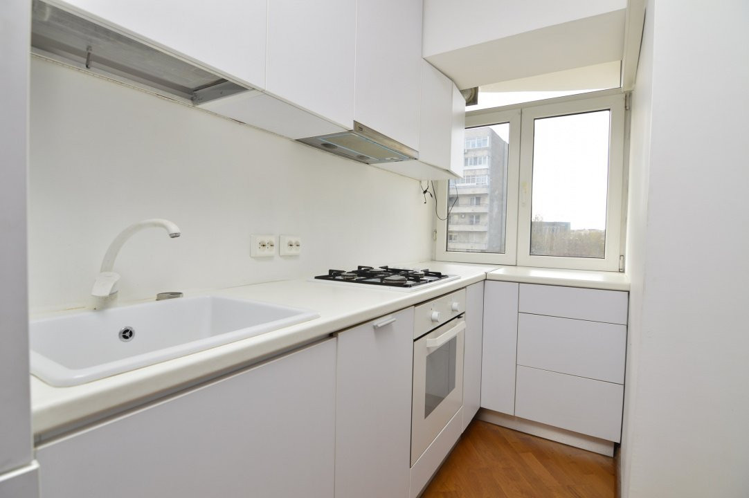 VANZARE APARTAMENT 3 CAMERE UNIRII - NERVA TRAIAN-BLOC LOTTO