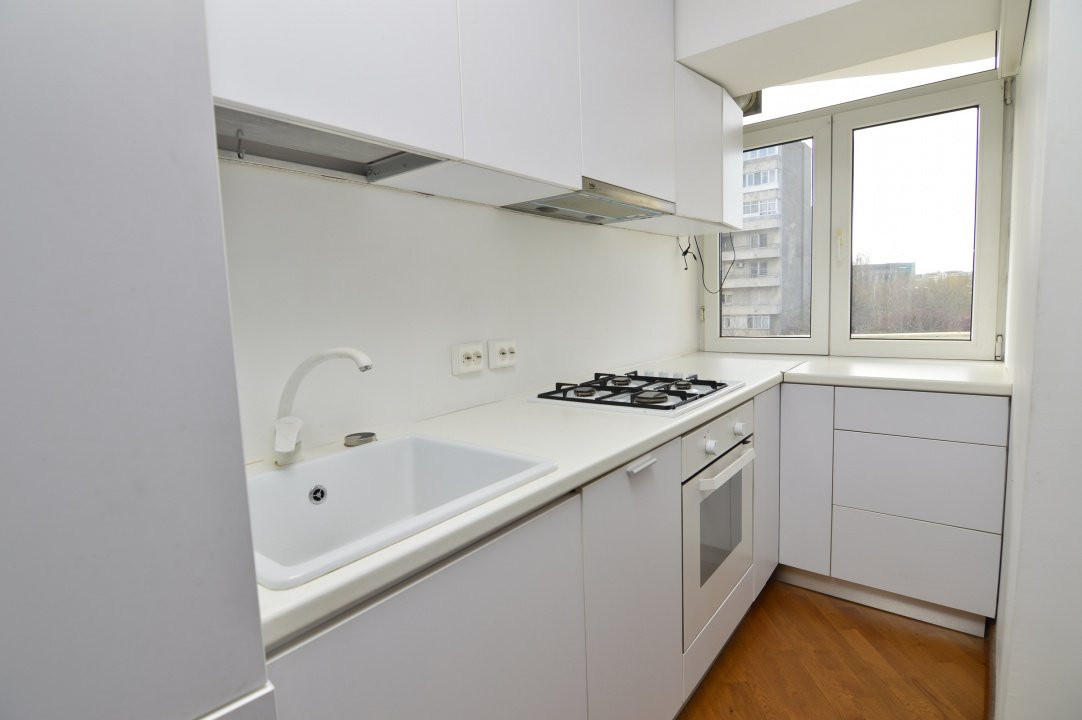 VANZARE APARTAMENT 3 CAMERE UNIRII - NERVA TRAIAN-BLOC LOTTO