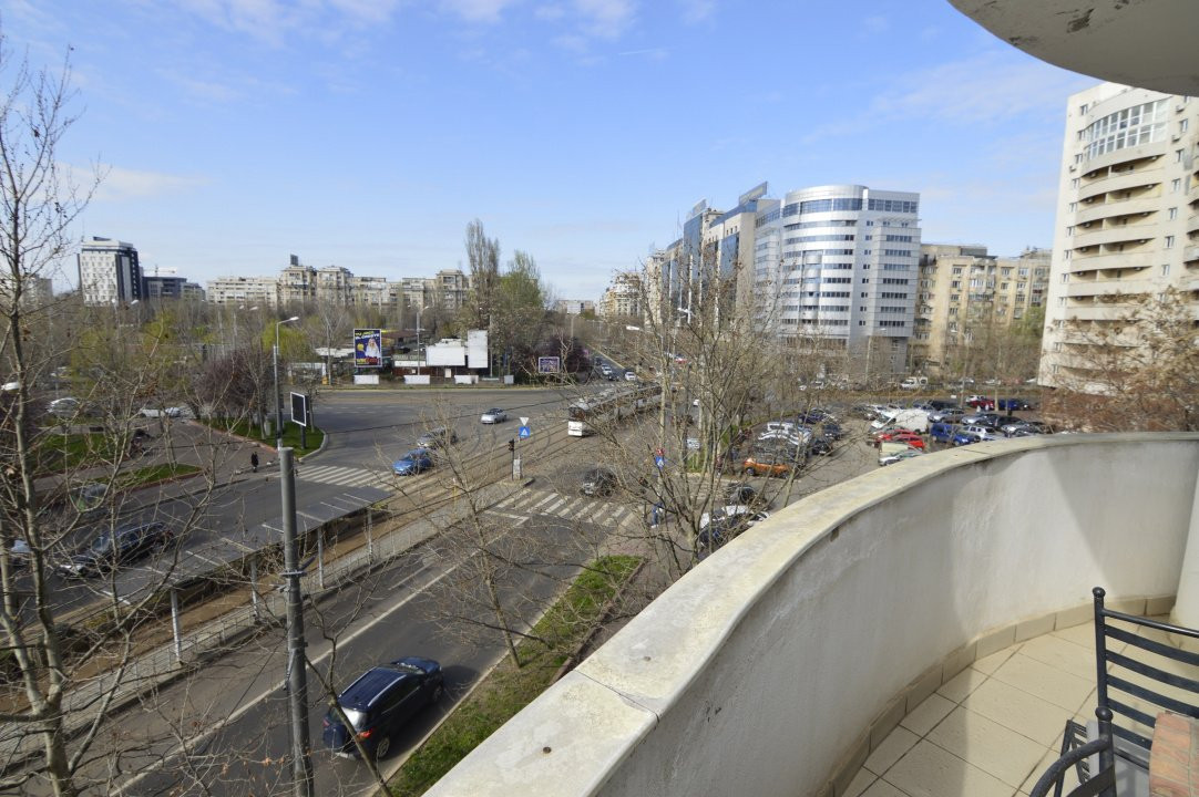 VANZARE APARTAMENT 3 CAMERE UNIRII - NERVA TRAIAN-BLOC LOTTO