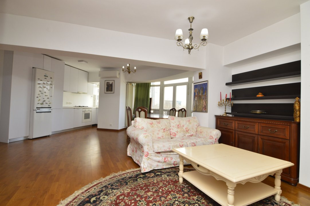 VANZARE APARTAMENT 3 CAMERE UNIRII - NERVA TRAIAN-BLOC LOTTO