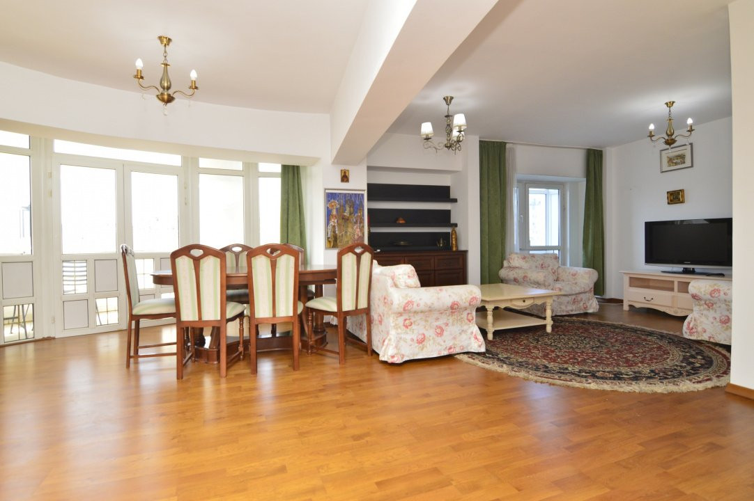 VANZARE APARTAMENT 3 CAMERE UNIRII - NERVA TRAIAN-BLOC LOTTO